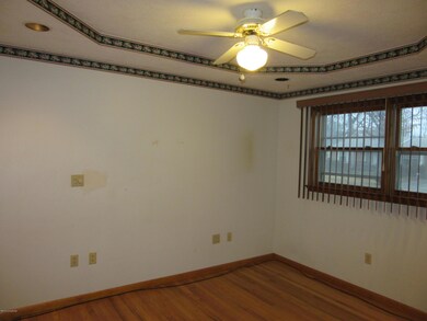 9320 Pagoda Dr, Louisville, KY 40229 - photo 7