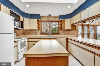 5761 Oakland Rd, Sykesville, MD 21784 - photo 2