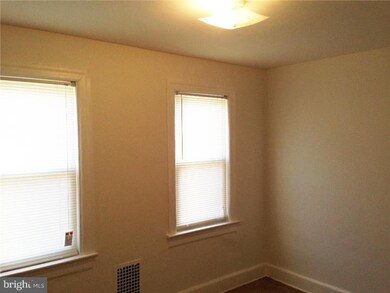 319 W Broad St, Palmyra, NJ 08065 - photo 5
