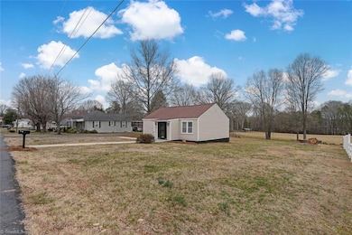 406 S Byrd St, Eden, NC 27288 - photo 3