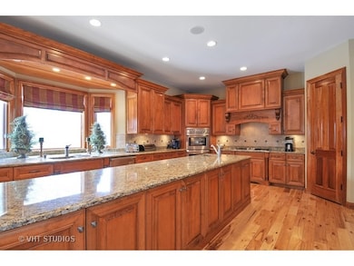 29W280 Hartman Dr, Naperville, IL 60564 - photo 3