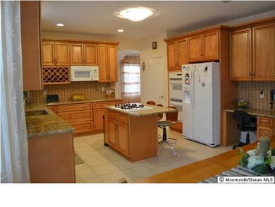 17 Wildflower Ct, Manalapan, NJ 07726 - photo 5