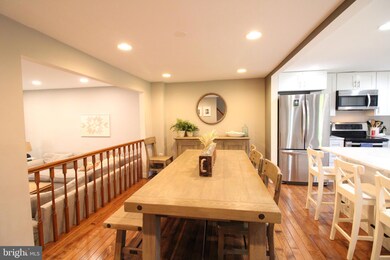 10120 Walnut Wood Ct, Burke, VA 22015 - photo 4