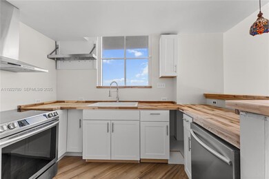 The Bridgewater unit 807, North Bay Village, FL 33141 - photo 5