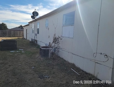 300 Becker, Indiahoma, OK 73552 - photo 5