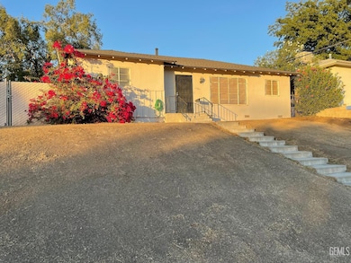 1104 W Point Dr, Bakersfield, CA 93305 - photo 2