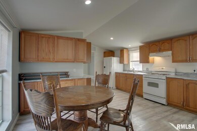 1512 Dewees Ave, Quincy, IL 62305 - photo 2