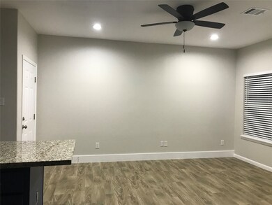 904 W Sealy St unit B, Alvin, TX 77511 - photo 4