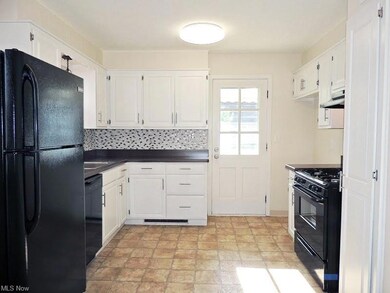 1531 Mapledale Rd, Wickliffe, OH 44092 - photo 4