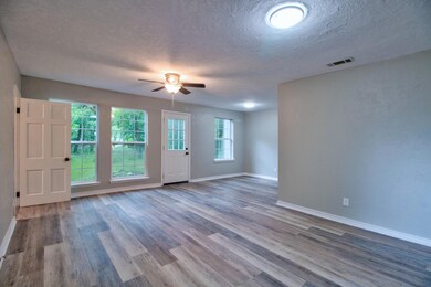 408 W Maple St, Whitewright, TX 75491 - photo 4