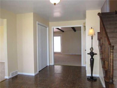 Entry/Foyer.