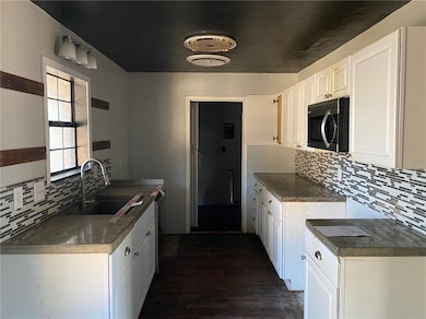 235 N Pasadena St, Kingsville, TX 78363 - photo 4