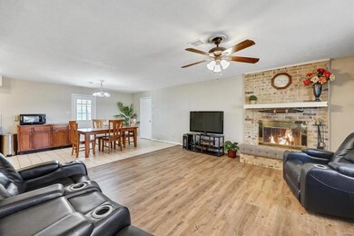 Seamless transition between the kitchen, dining an