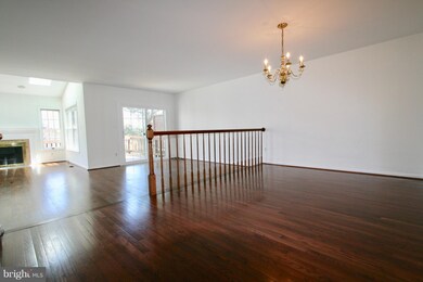 6319 Tisbury Dr, Burke, VA 22015 - photo 2
