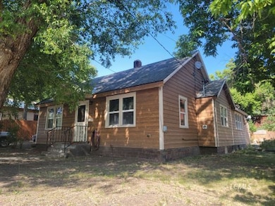 Side front view of Cottage