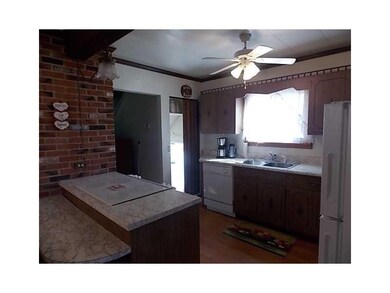 Kitchen. Nice kitchen with beautiful cherry hardwo