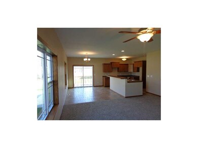 136 E Terrace Ct, Center Point, IA 52213 - photo 4