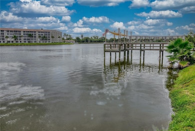 3658 Lake Bayshore Dr unit 320, Bradenton, FL 34205 - photo 5