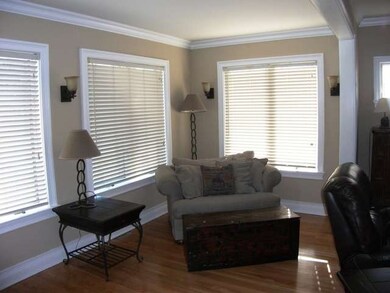 324 N Larch Ave, Elmhurst, IL 60126 - photo 2