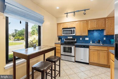 33 Bernadotte Ct, Parkville, MD 21234 - photo 2