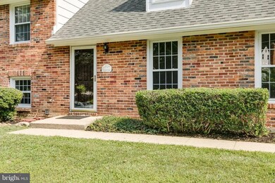 9526 Stevebrook Rd, Fairfax, VA 22032 - photo 4