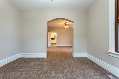 1554 N Grandview Ave, Dubuque, IA 52001 - photo 4