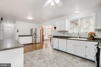 1102 Dundee Rd, Sykesville, MD 21784 - photo 6