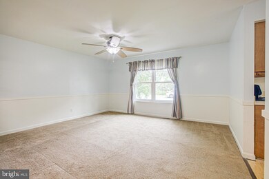 18507 Amidon Ave, Triangle, VA 22172 - photo 5