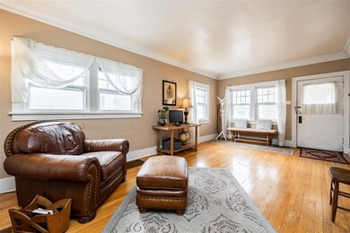 Living Room, southwest lighting