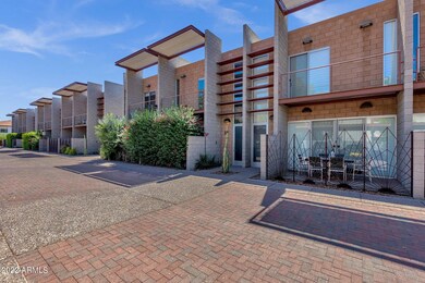 5-web-or-mls-325-e-palm-ln-103