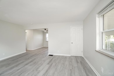 1478 Foxwood Dr, Cincinnati, OH 45231 - photo 7