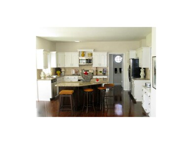 Spacious Gourmet Kitchen & Hearth Room w/Linen Cab
