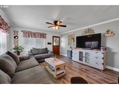 334 N 8th St, Cottage Grove, OR 97424 - photo 5