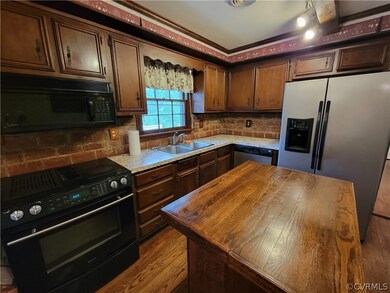 Eat-in Kitchen
