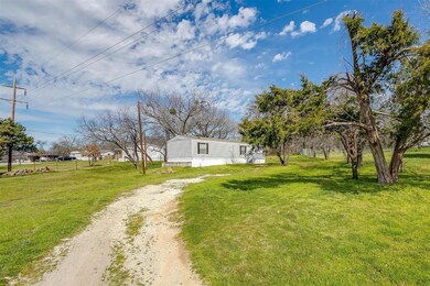3815 Shady Ln, Joshua, TX 76058 - photo 3
