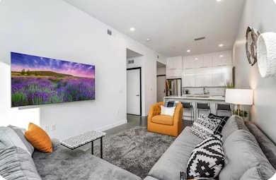 202 N Linn St unit 201, Iowa City, IA 52245 - photo 2