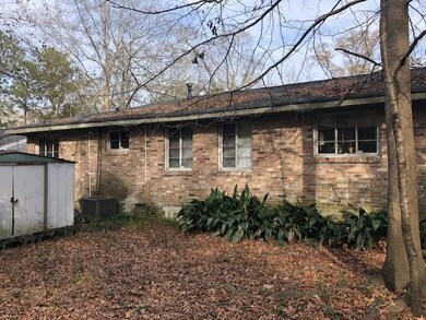 711 Crestview rear