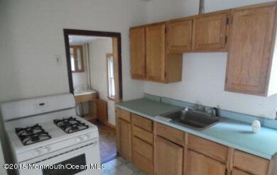 9 CLINTON KITCHEN