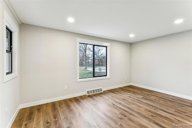 9398 Ortonville Rd, Clarkston, MI 48348 - photo 4