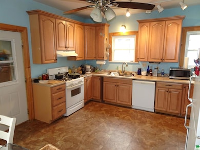 106 E 4th St, Sanborn, IA 51248 - photo 4