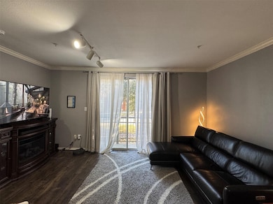 Living room featuring crown molding, hardwood / wo