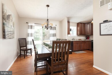 1212 Gillia Ct, Pasadena, MD 21122 - photo 4