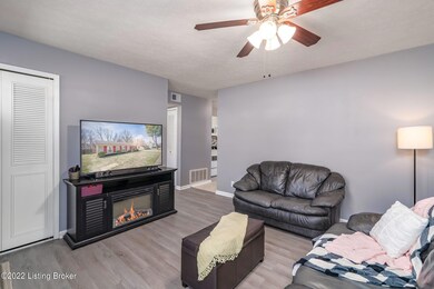 6902 John Paul Ln, Louisville, KY 40229 - photo 7