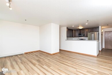 22-Living Room 20200515-DW-7411