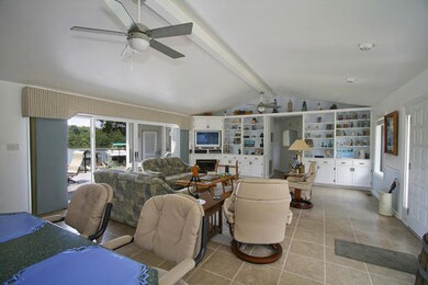 06_104InagehiWay_GreatRoom04