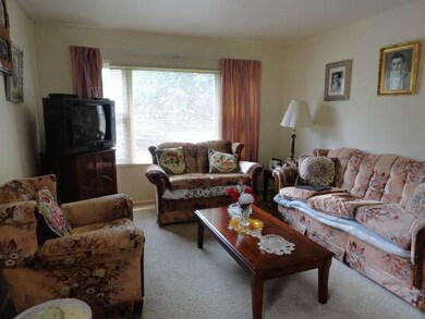 409 Tulsa Ave, Carpentersville, IL 60110 - photo 3