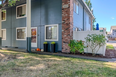 2215 Poplar Dr unit 2, Medford, OR 97504 - photo 5