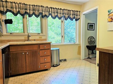 3929 Oakshire Rd, Des Moines, IA 50310 - photo 6