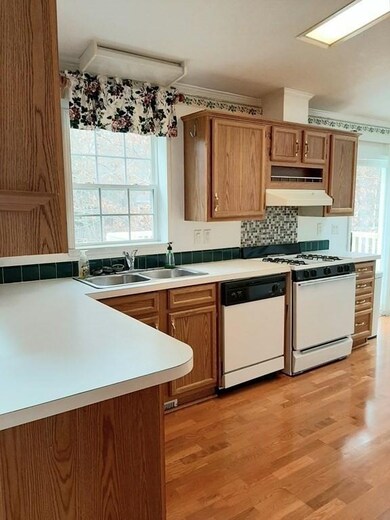 2901 Oak Point Dr, Middleboro, MA 02346 - photo 5