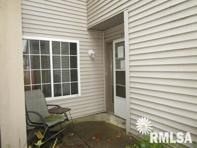 4557 N Thornhill Dr unit 105, Peoria, IL 61615 - photo 3